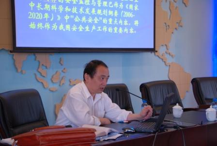 青岛港集装箱公司陈青工程师在讲课